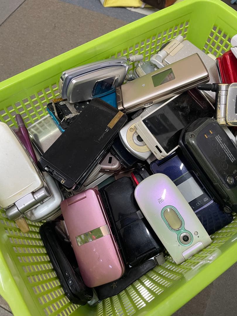 ガラケー 70台　8kgほど