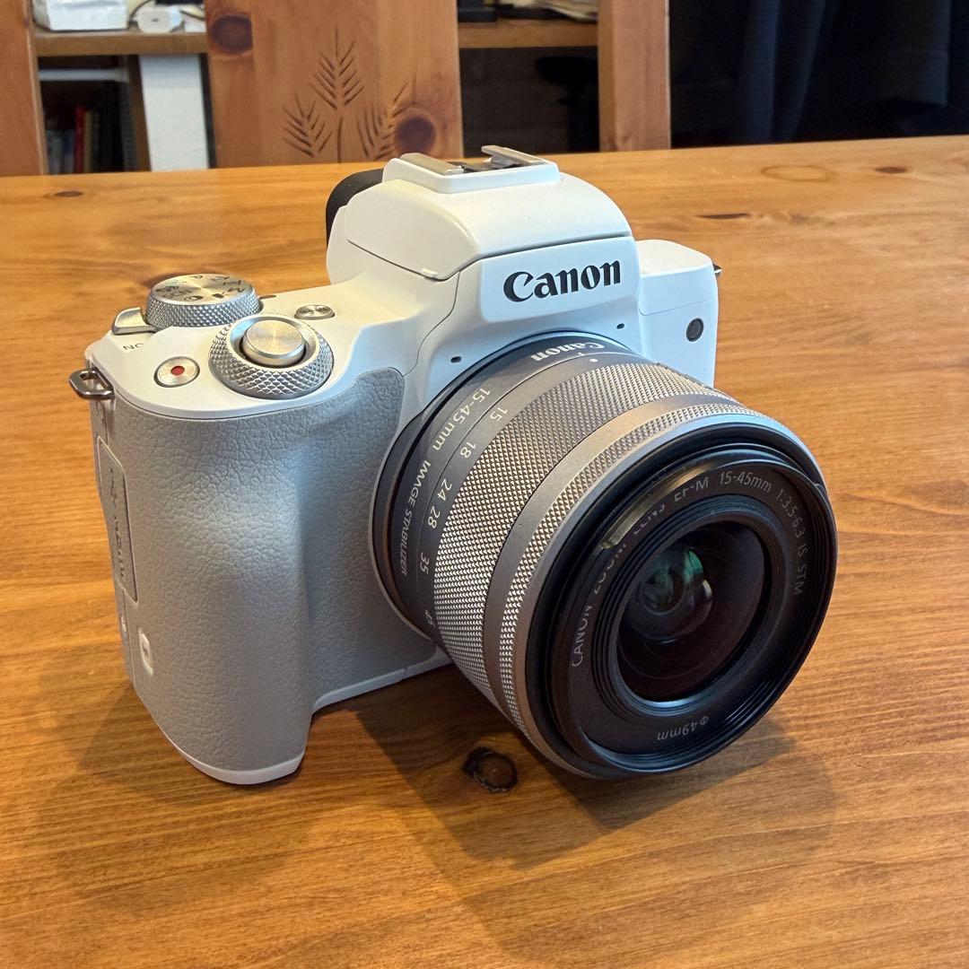 【美品】Canon キャノンEOS Kiss M2 ダブルズームキット　ホワイト