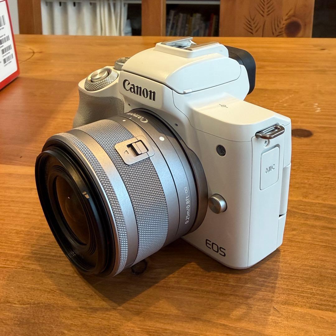 【美品】Canon キャノンEOS Kiss M2 ダブルズームキット　ホワイト