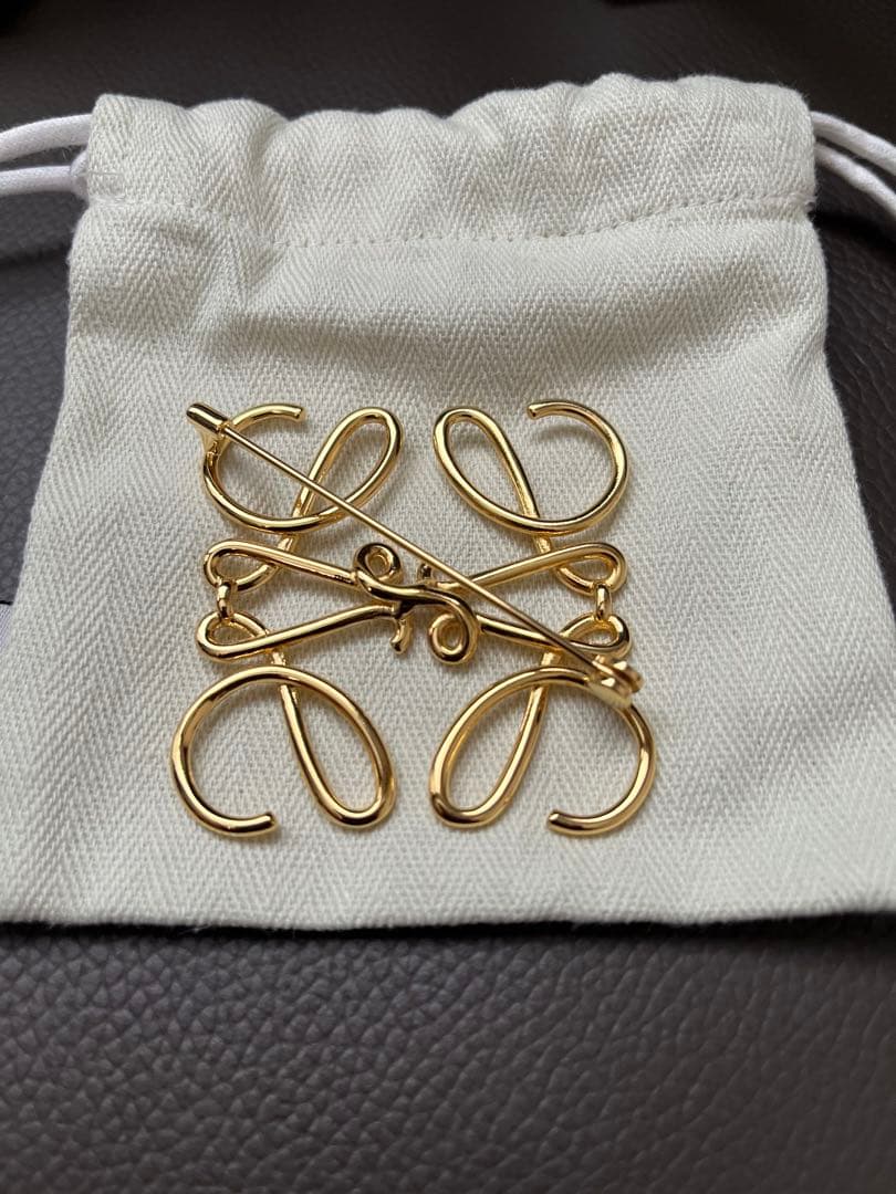 LOEWE ロエベ　アナグラムブローチ　ゴールド