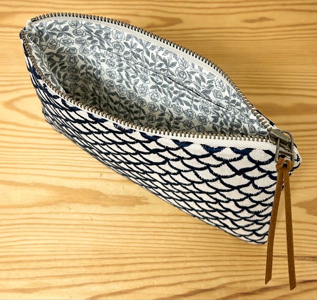 【該当者さま専用作品につきご購入不可となります】 mermaid平ポーチ／がま口