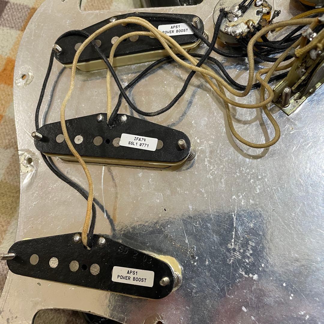 高級ピックアップ搭載　いい音　ストラトキャスタータイプ　弦高調整済み　です