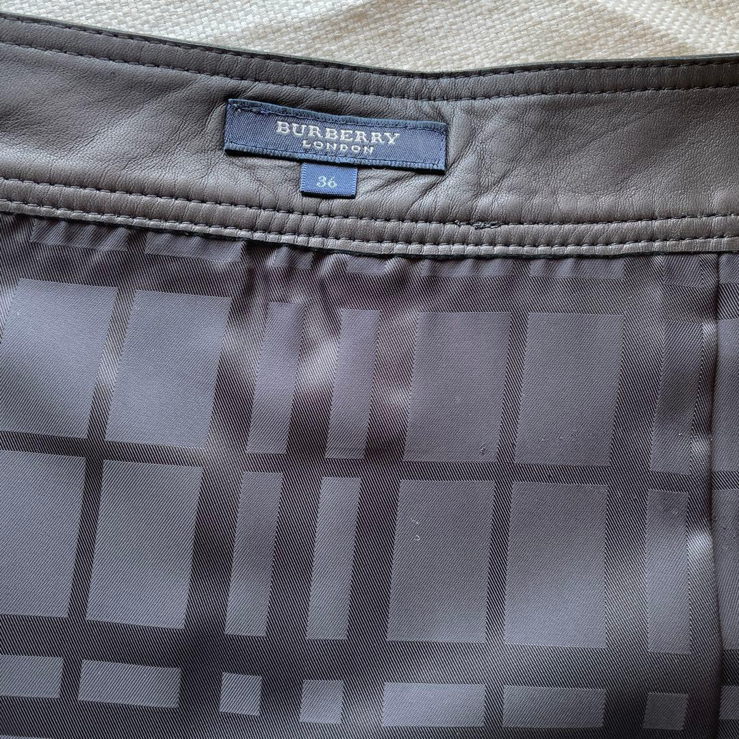 Burberry ブラックレザー プリーツスカート　羊革