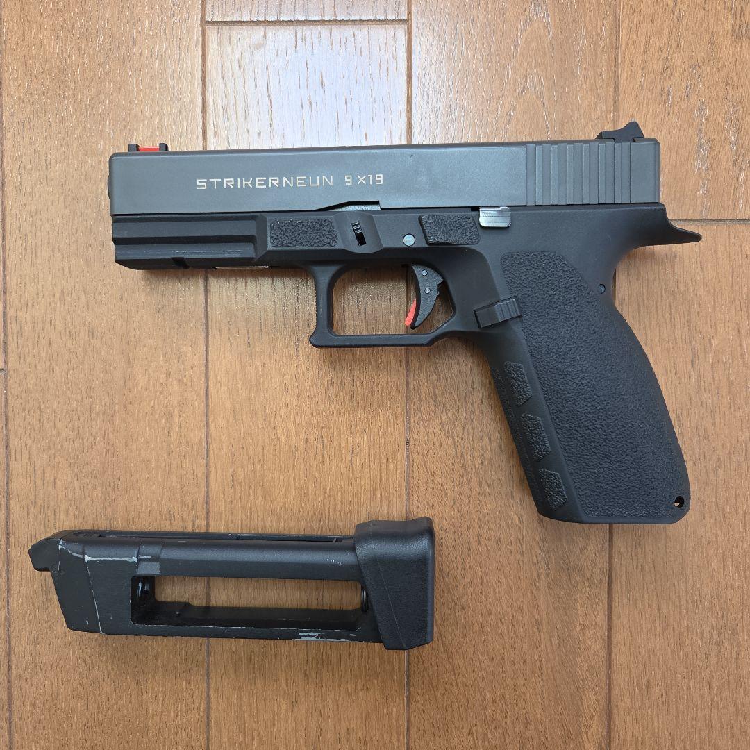 トイガン Carbon8 STRIKER9