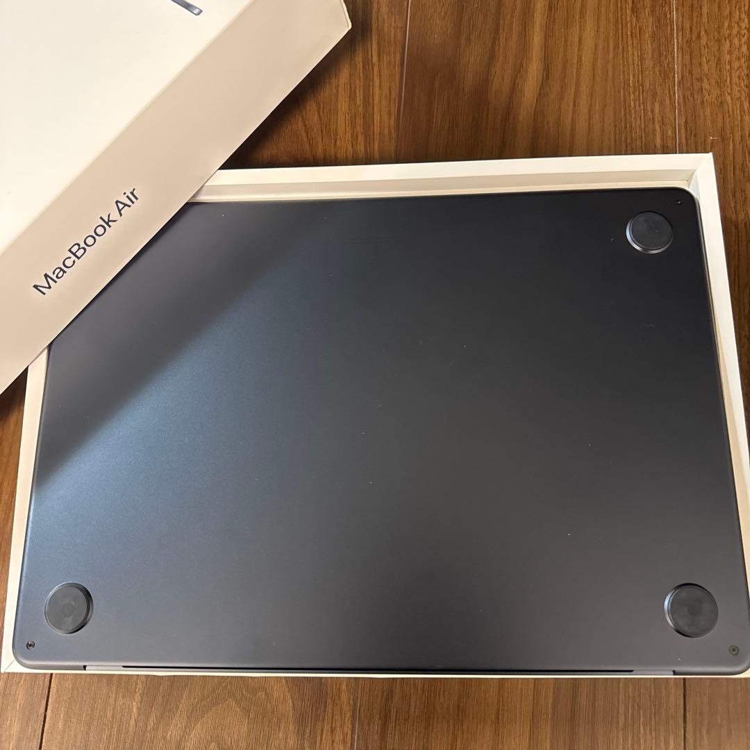 MacBook Air m2チップ　メモリ8G ＳＳＤ256Gバイト