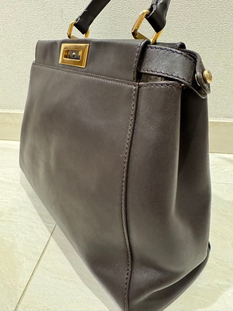 FENDI フェンディ 8BN226 ピーカブー ミディアム