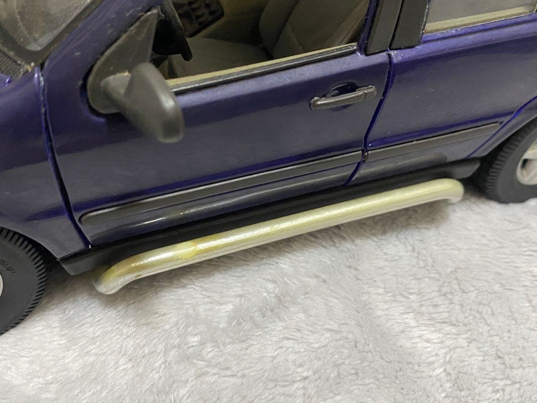 ミニカー Maisto Mercedes-Benz ML320 1/18