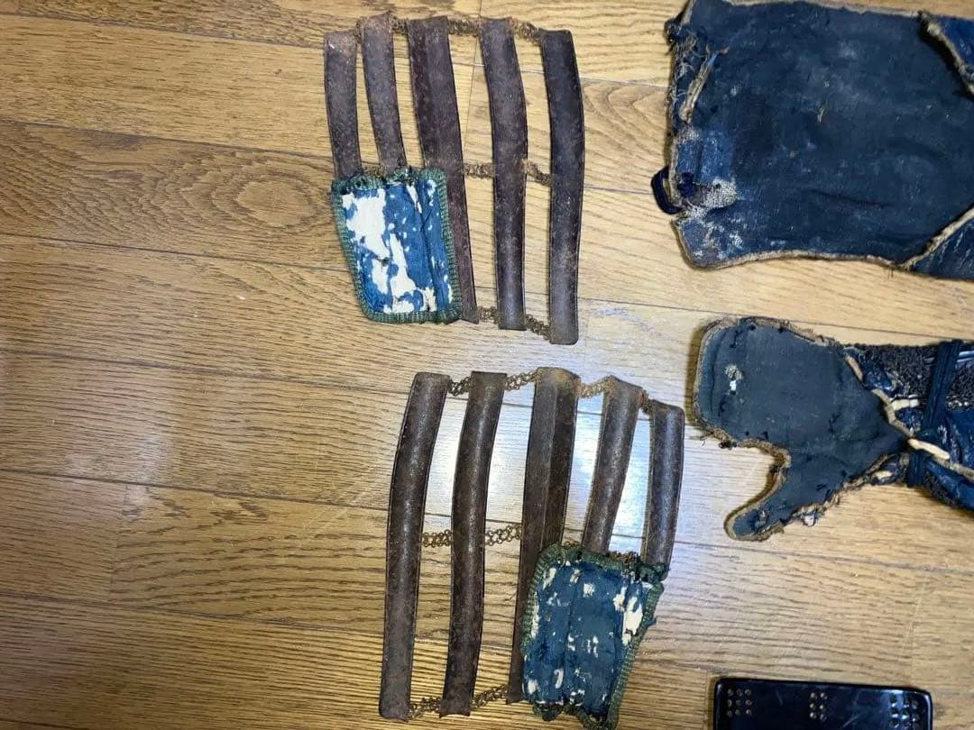 江戸期　甲冑の籠手、脛当て、草摺の部品セット