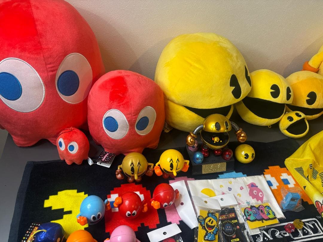 パックマングッズ(超合金・スピーカー・フィギュア・ぬいぐるみ・キーホルダー)