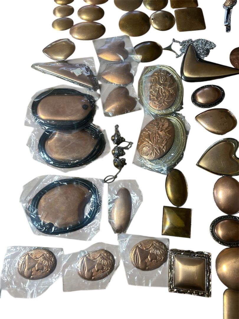 値下げ　七宝焼　新品材料118点焼いてあるもの32点　銀箔もあります　おまけ追加