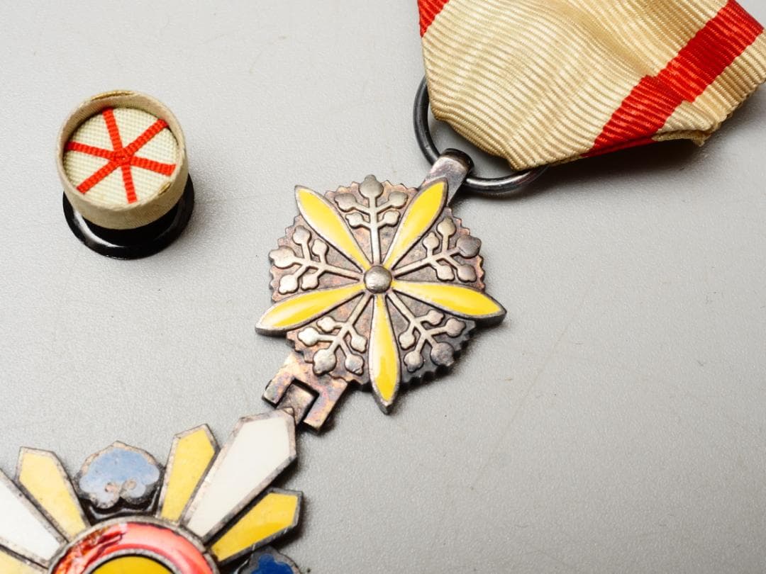 満州国 勲六位景雲章 勲章 徽章 略綬付 共箱付