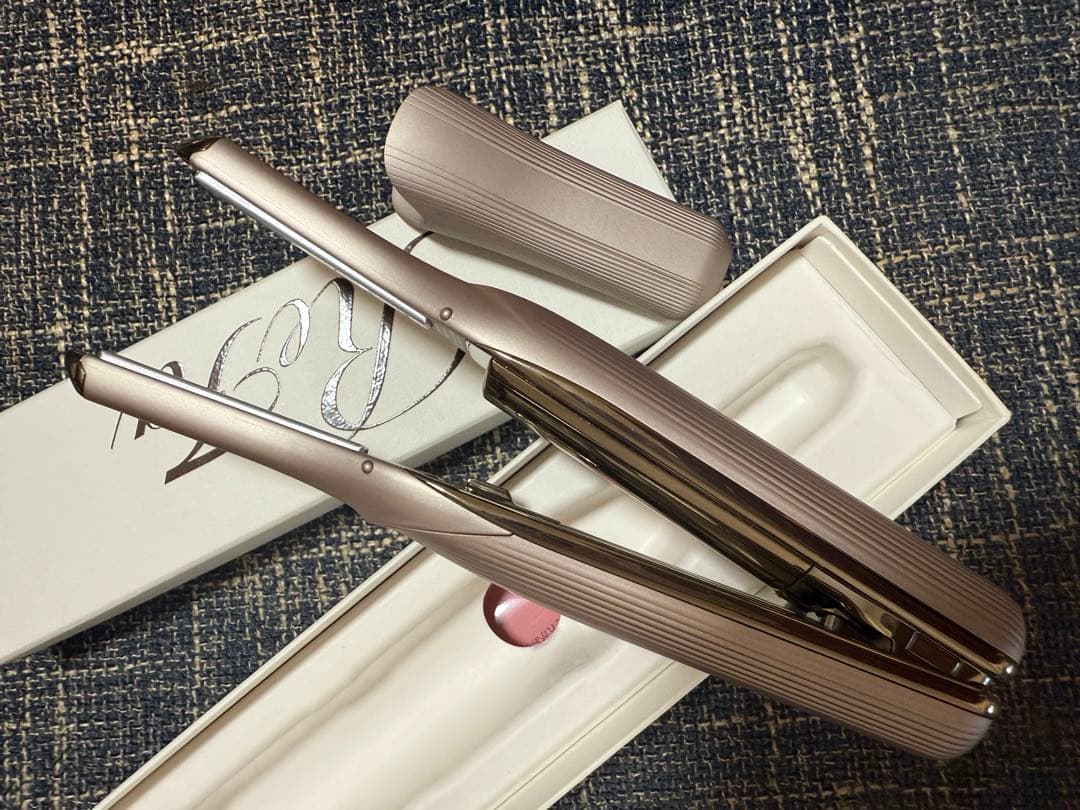 《みなも》Refa リファ　ストレートアイロン 携帯用