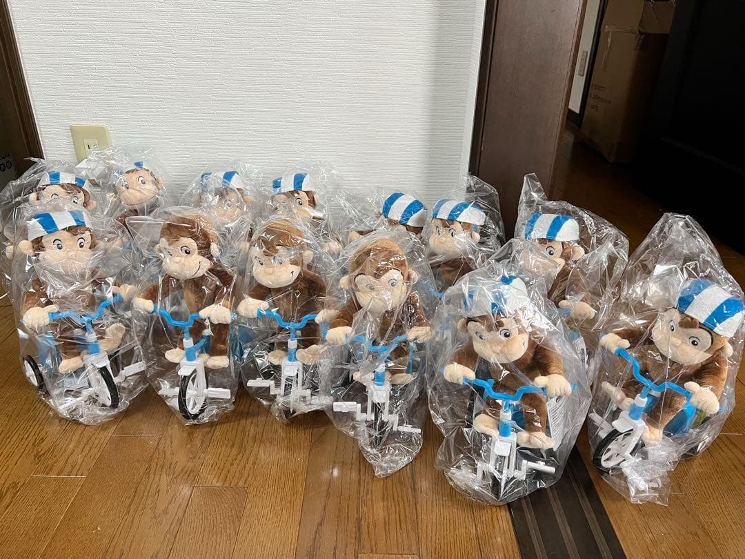 8個★おさるのジョージ 電池で動く三輪車ぬいぐるみ Curious e