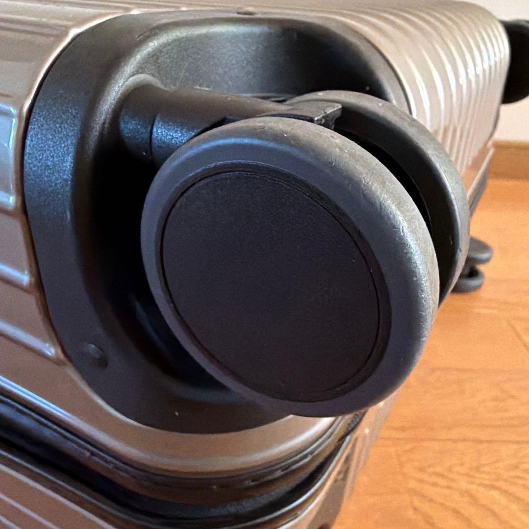 リモワ サルサ 104L 4輪 日本限定色サンドゴールド