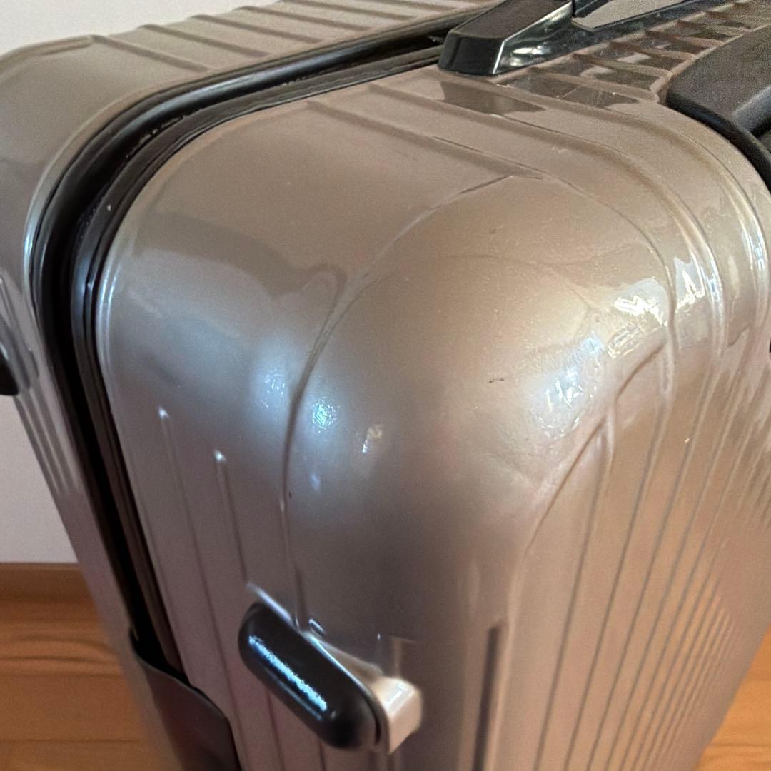 リモワ サルサ 104L 4輪 日本限定色サンドゴールド