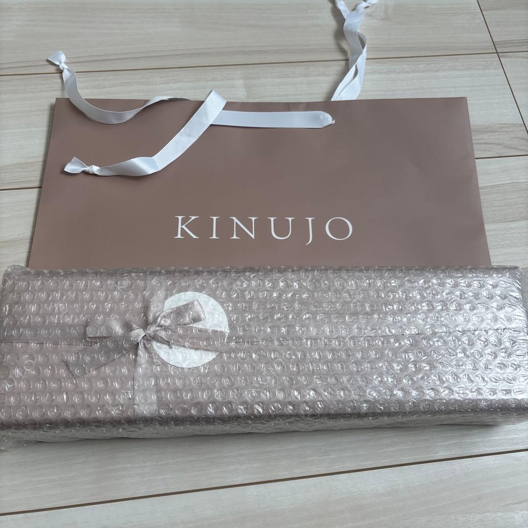 新品未開封 キヌージョ コテ カールアイロン 28mm 絹女 ギフト包装　白