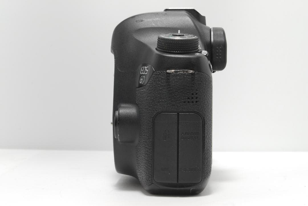 【フルサイズモデル】Canon 6D　WiFi搭載　高速AF　スマホ転送