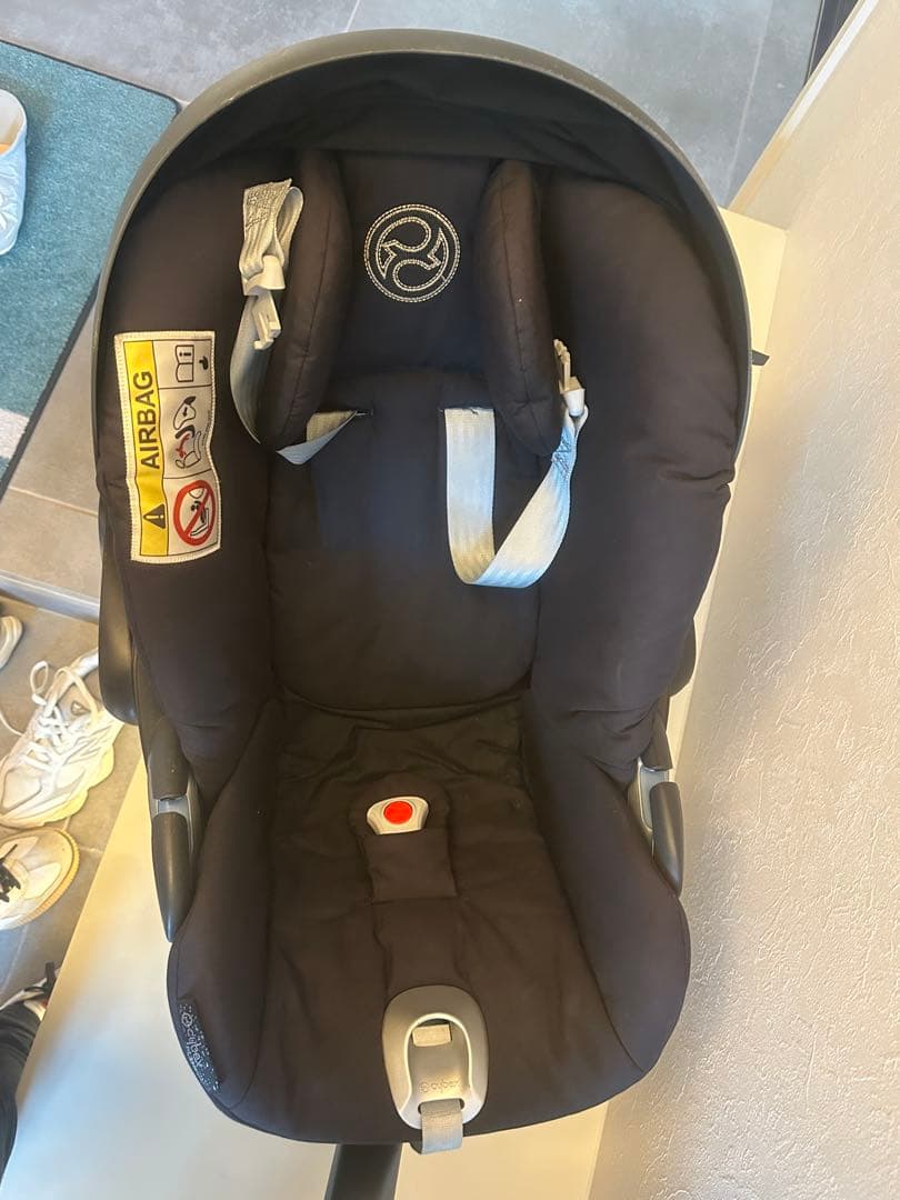 cybex 黒 ベビーシート ~18M