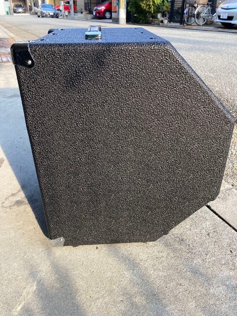 Hartke KB12 ベース用アンプ 500W？パワフルです。