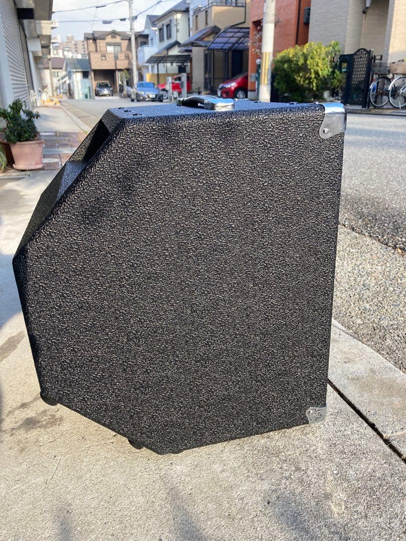 Hartke KB12 ベース用アンプ 500W？パワフルです。