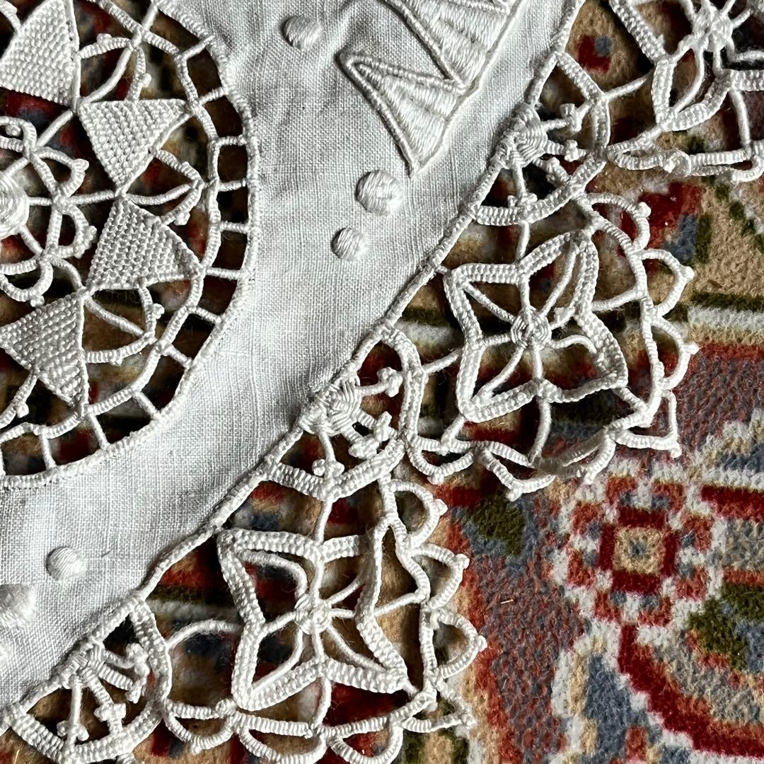 ヨーロピアン　ヴィンテージ　レース+刺繍テーブルクロス