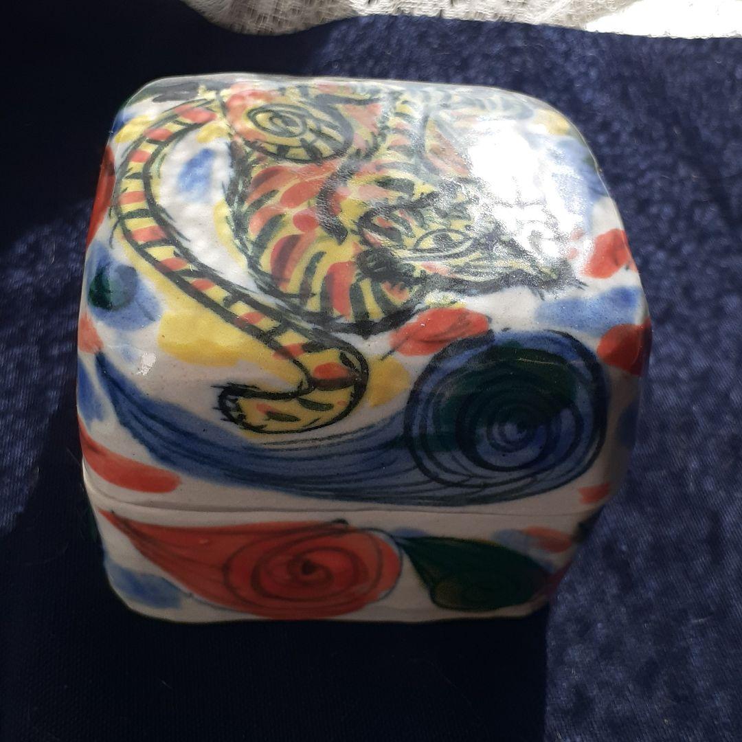 林和一  作          虎図香合❤️