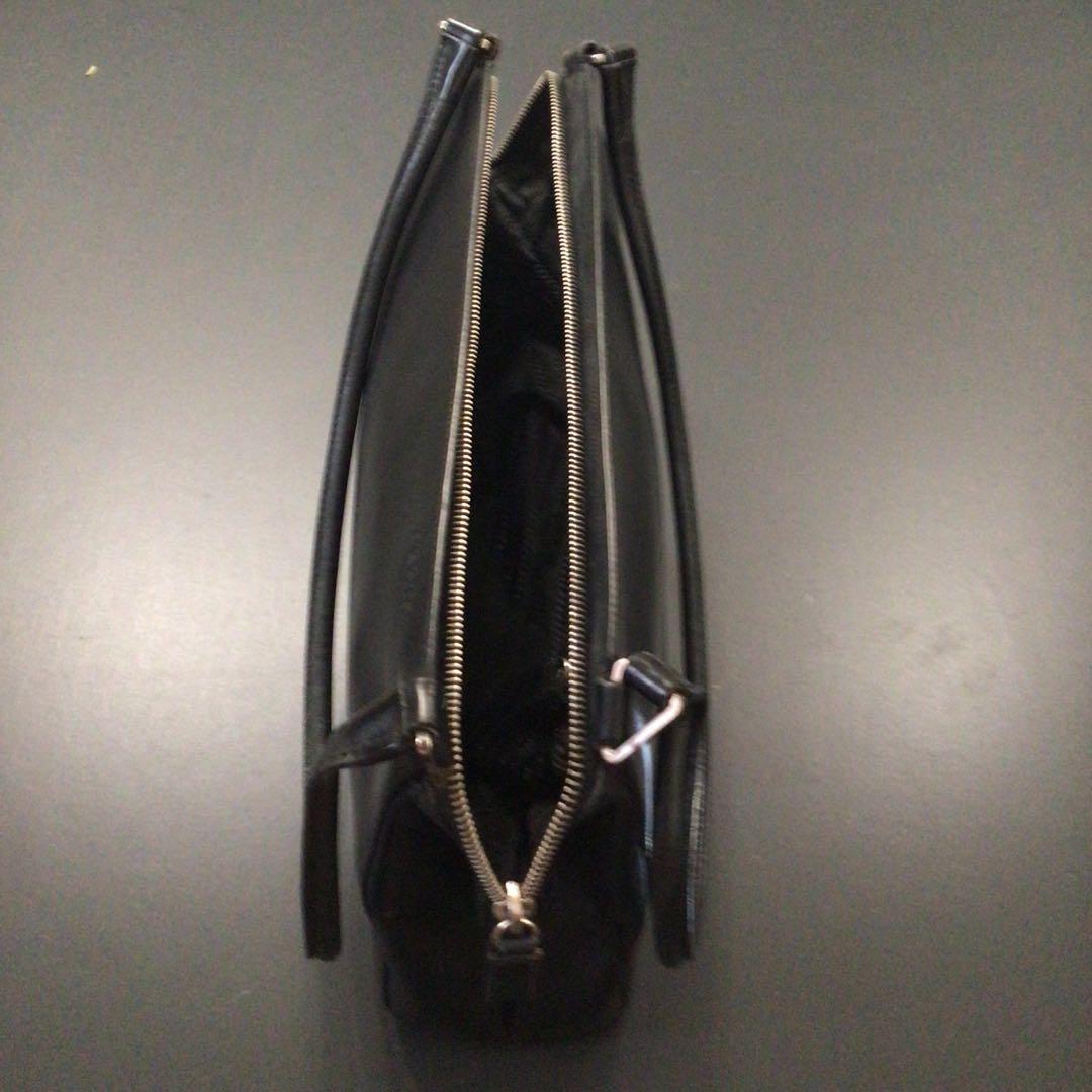 プラダ　黒　バック