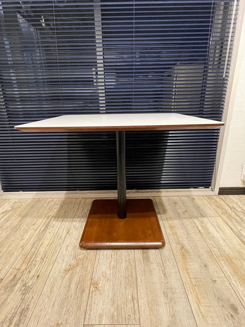 美品　カリモク60 カフェテーブル