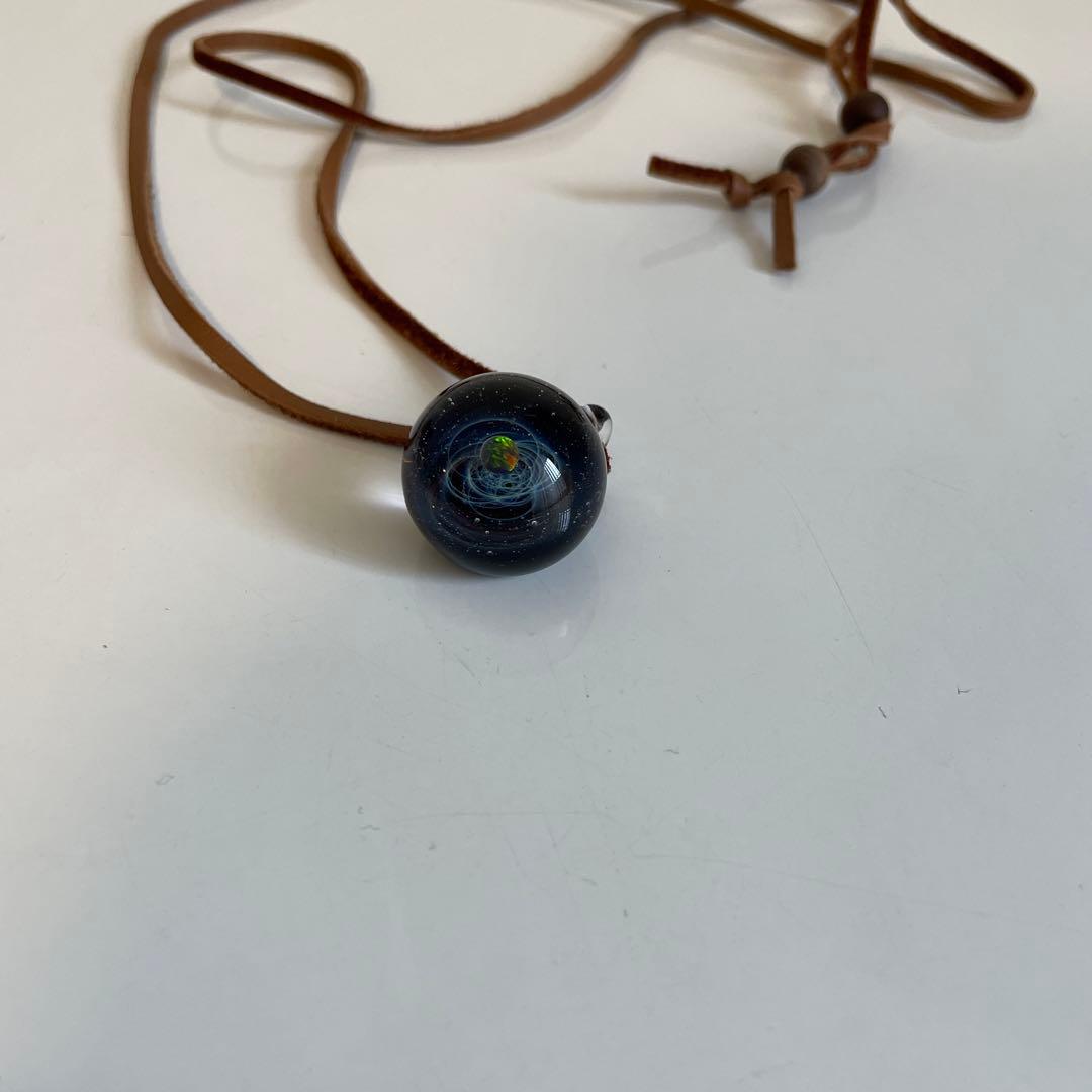 宇宙ガラス　ペンダント　赤