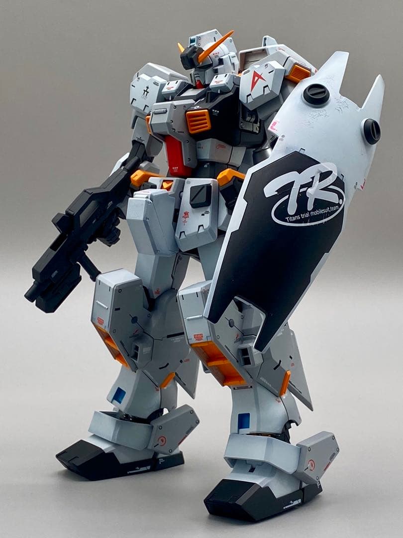 ガンプラ MG ガンダムヘイズル改　ガンプラ完成品　AOZ ゼータガンダム
