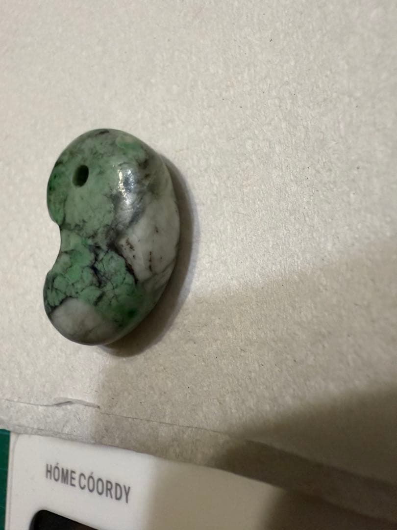 糸魚川翡翠‼️勾玉‼️糸巻き翡翠‼️希少‼️13.１g‼️送料無料‼️破格値‼️