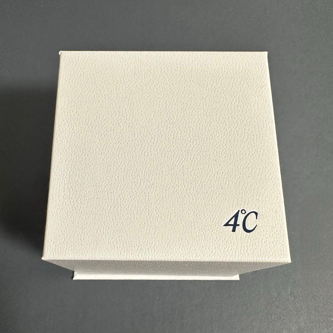 4°C 花モチーフ ホワイトゴールドピアス K10 箱付き