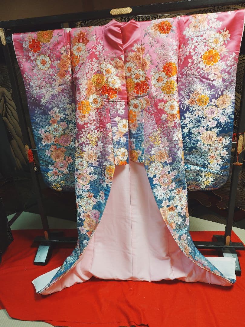 華やかな花柄刺繍 打掛