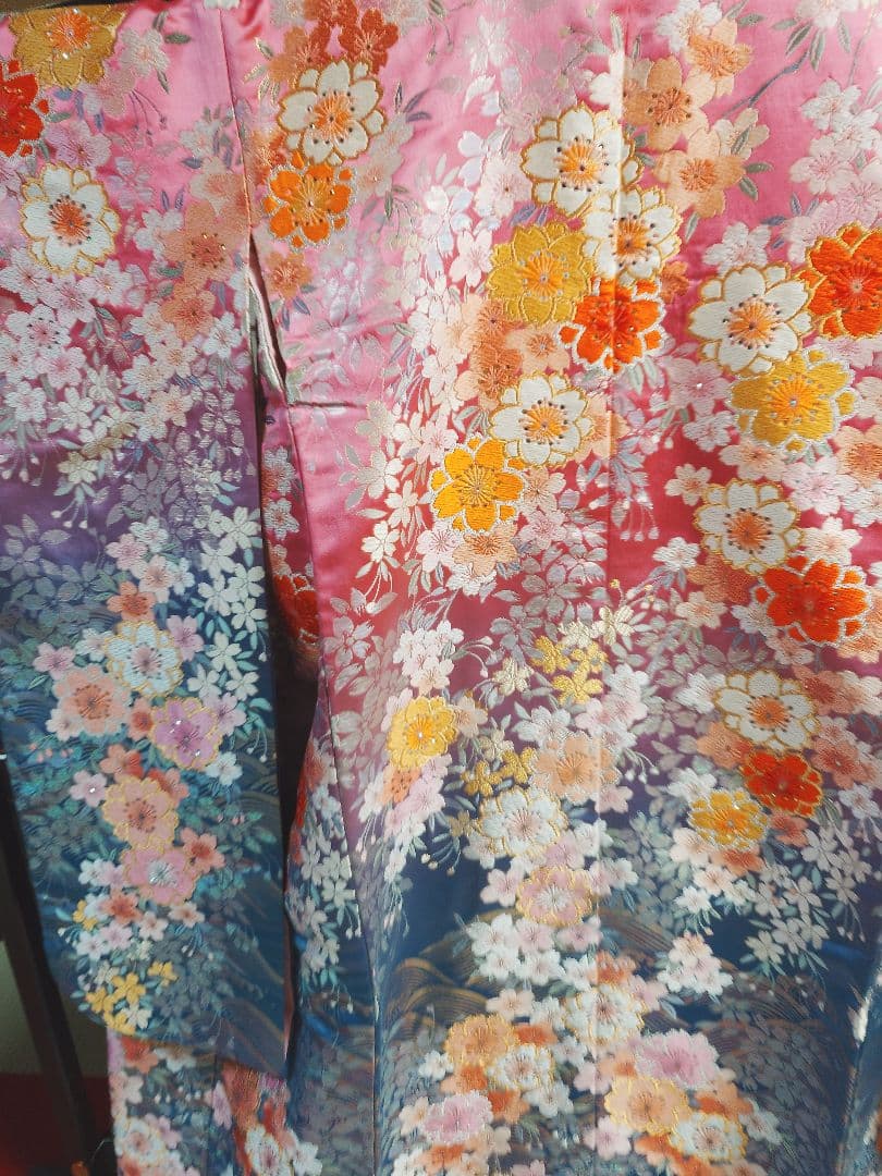 華やかな花柄刺繍 打掛