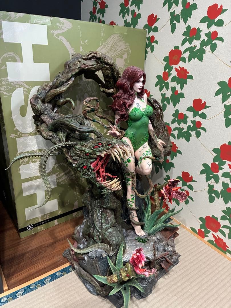 Batman Hush Poison Ivy 大型フィギュア