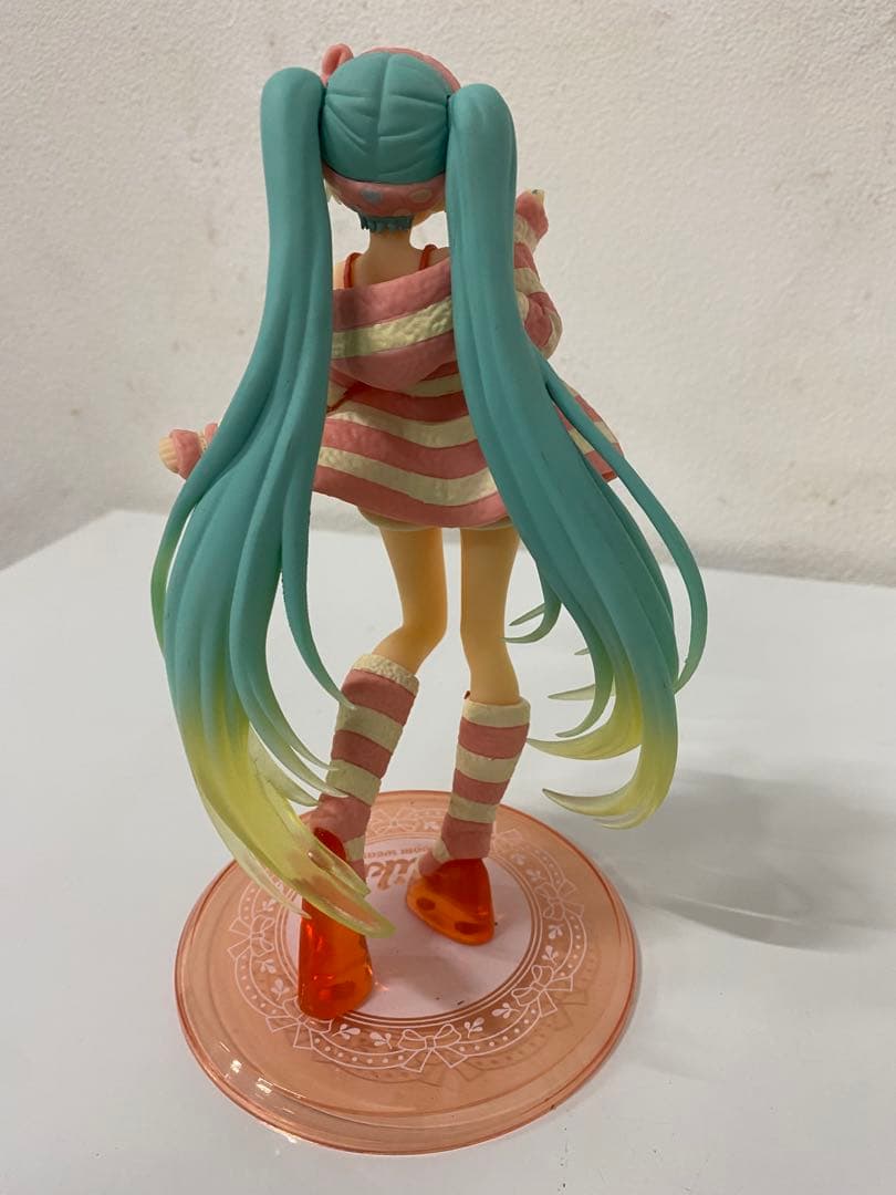 ID8731: 4体セット 初音ミク レーシングミク フィギュア 2023