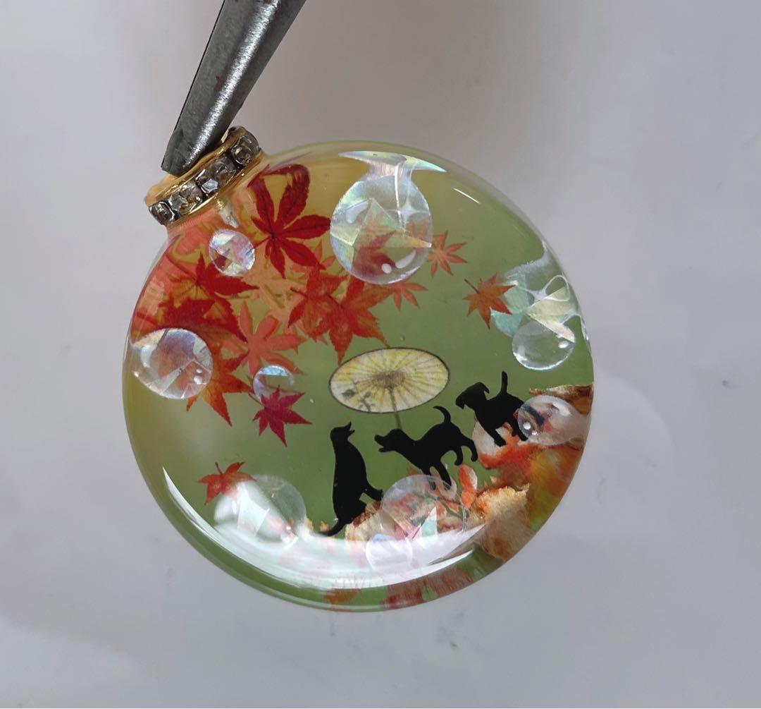 夕夏/レジン/紅葉と子犬達　蓄光　オルゴナイトネックレス