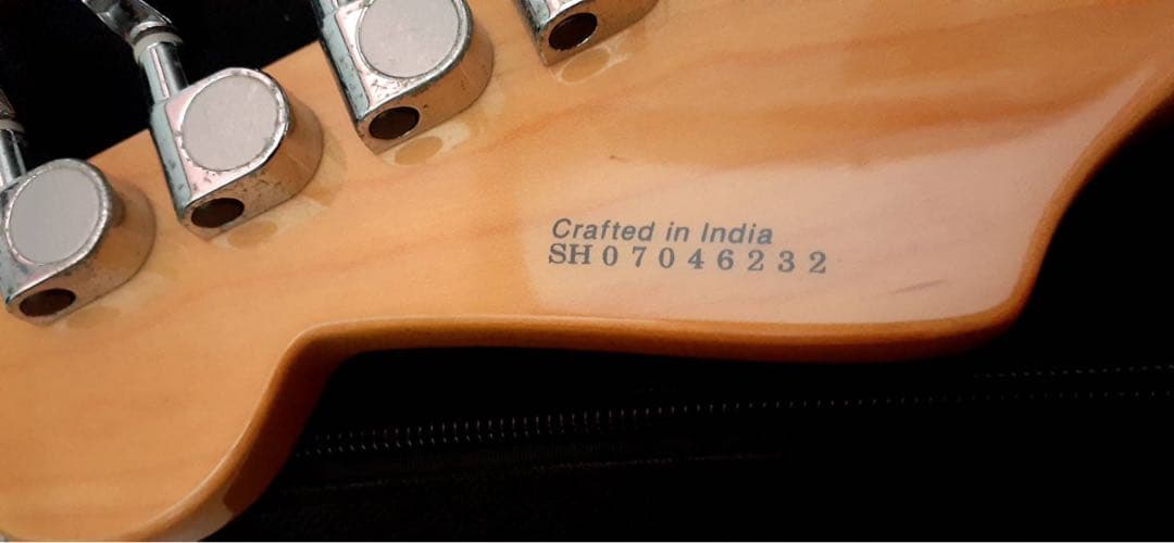 スクワイヤー　ストラト　Squier 上位機種 ヴィンテージモディファイ