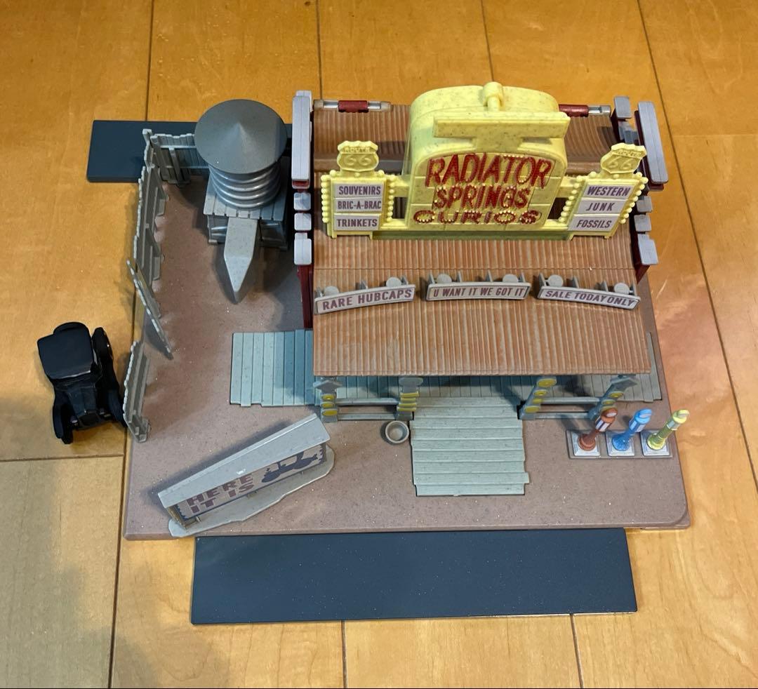 マテルカーズ　リジーの記念グッズショップラジエータースプリングスプレイセット