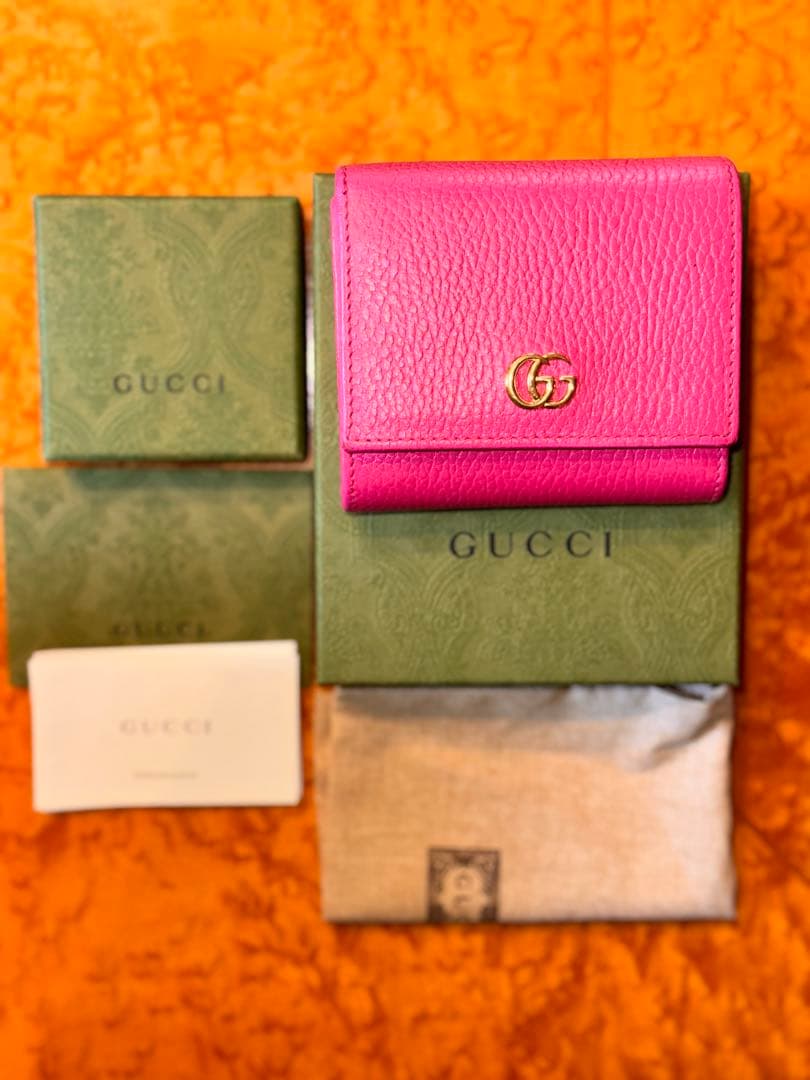 mill様GUCCI 二つ折り　財布　ピンク　GGマーク　マーモント　コンパクト