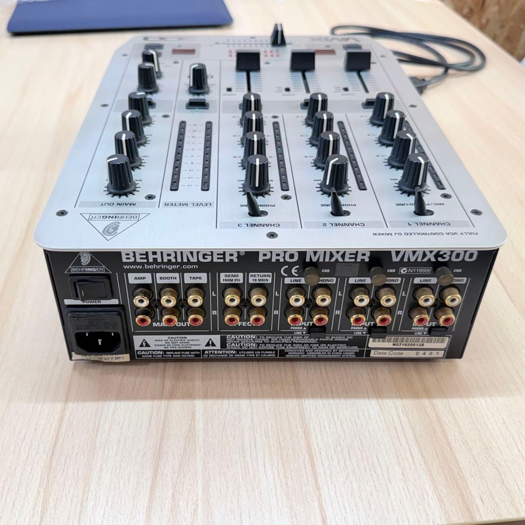 BEHRINGER VMX 300 DJミキサー