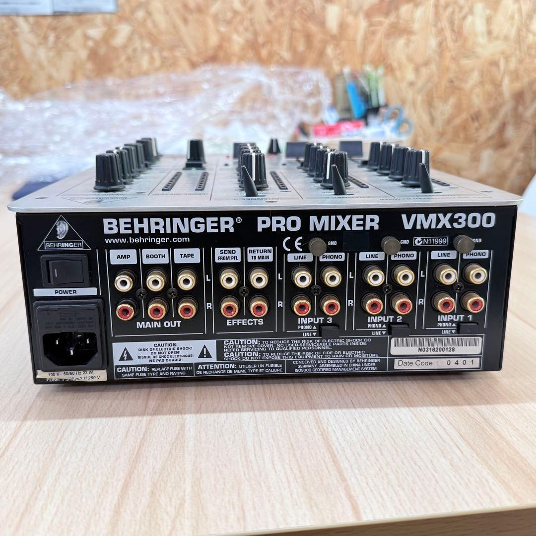 BEHRINGER VMX 300 DJミキサー