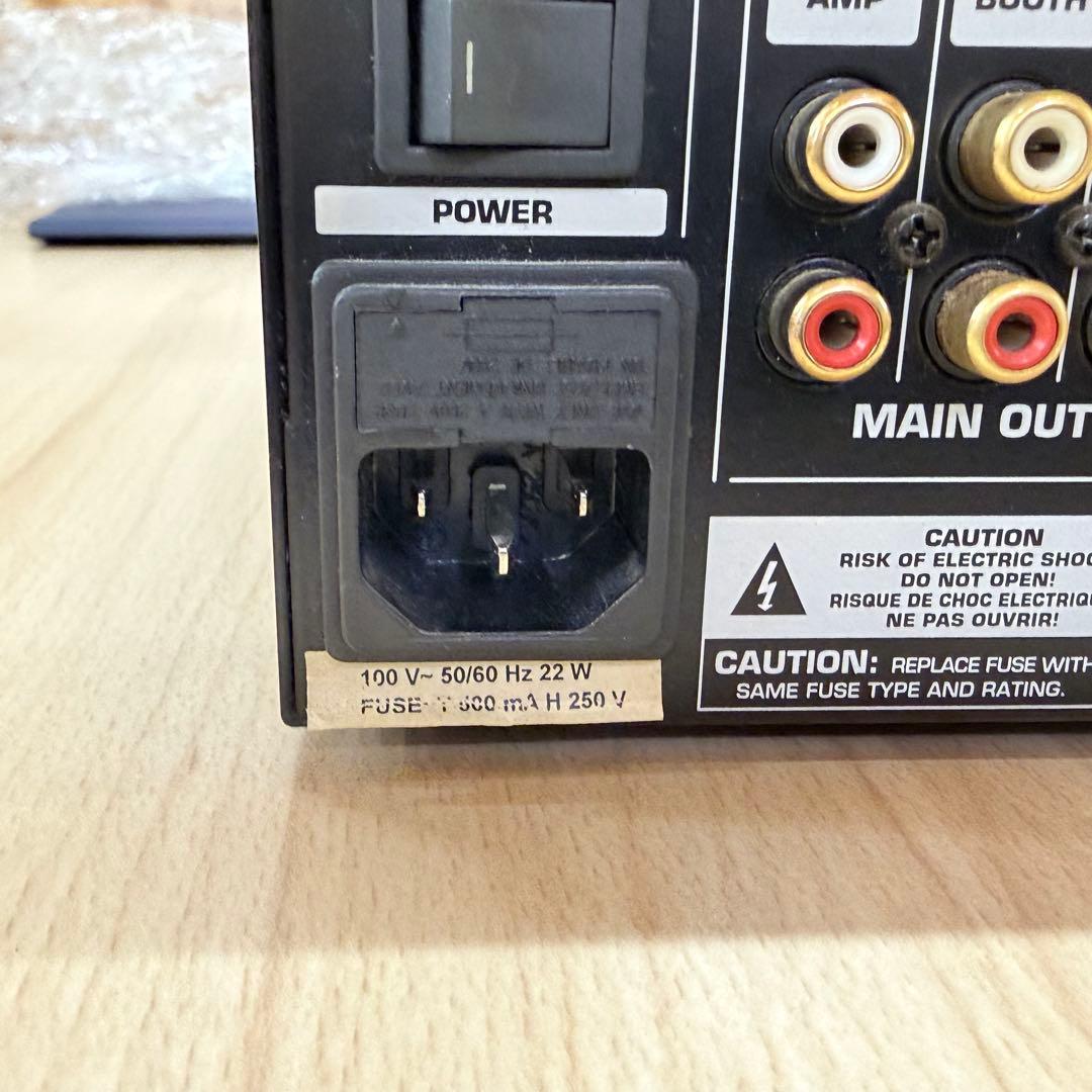 BEHRINGER VMX 300 DJミキサー