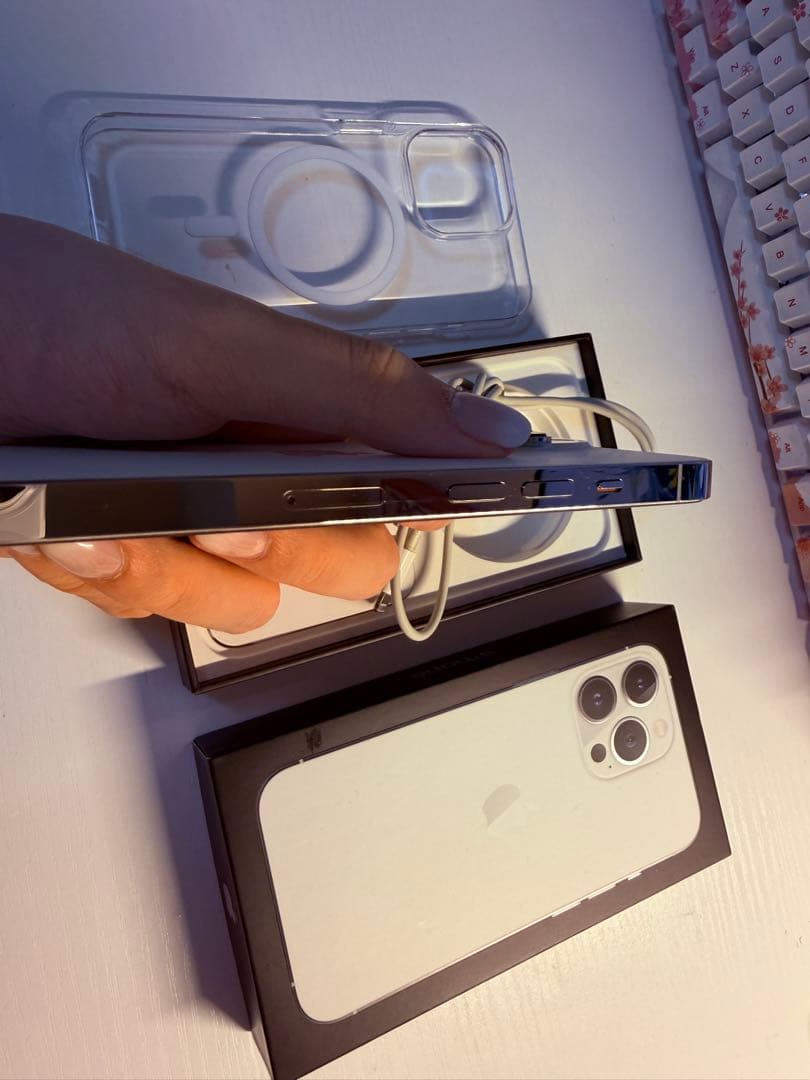 中国iPhone13ProSIMフリー シャッター音なし 日本SIMカード使用可