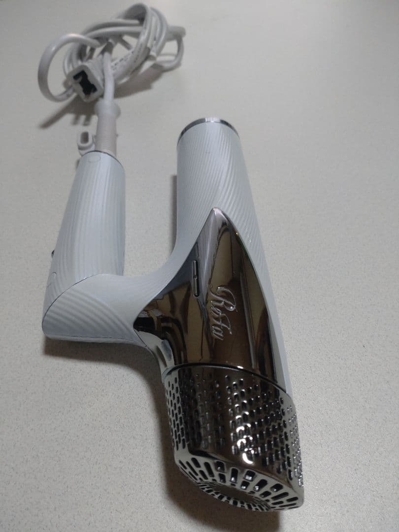 リファ ドライヤー ホワイト　※ボタン欠け