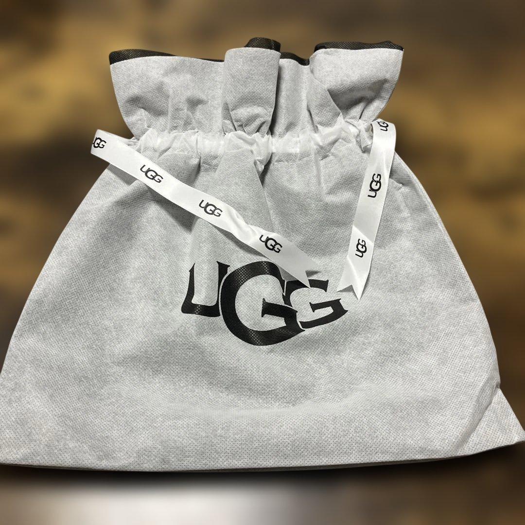 新品UGG ケーブルビーニーニット帽