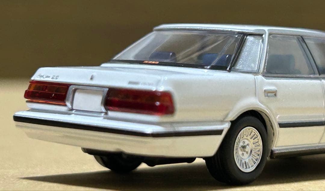 トミカリミテッドヴィンテージネオ トヨタ クラウン ハードトップ