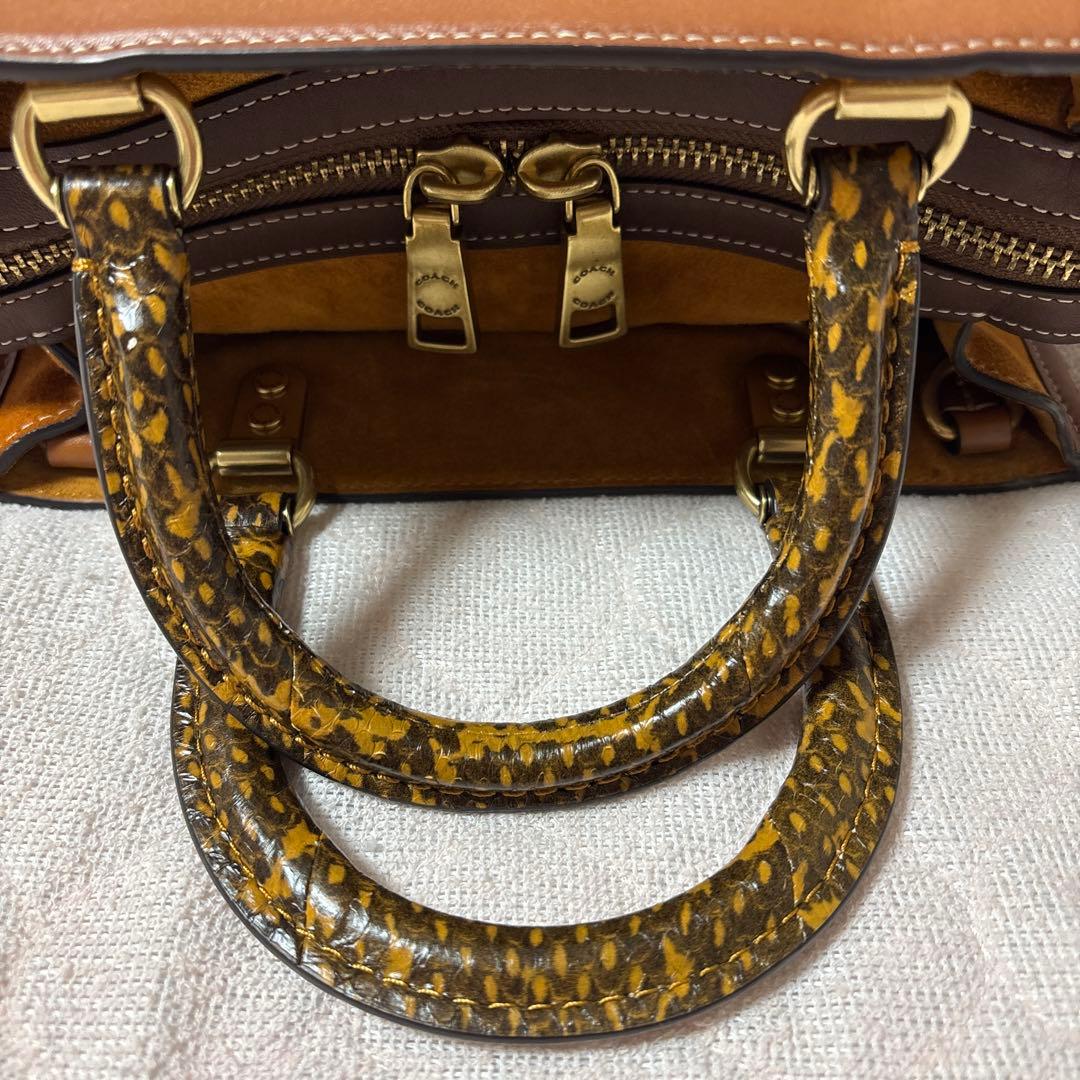 【お値下げ中】COACHローグ25 シグネチャーテキスタイル ハンドバッグ