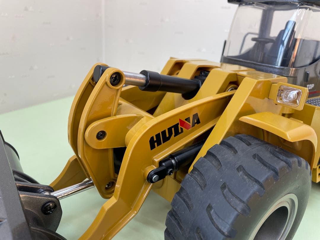 HUINA1583ホイールローダー リモコン付き