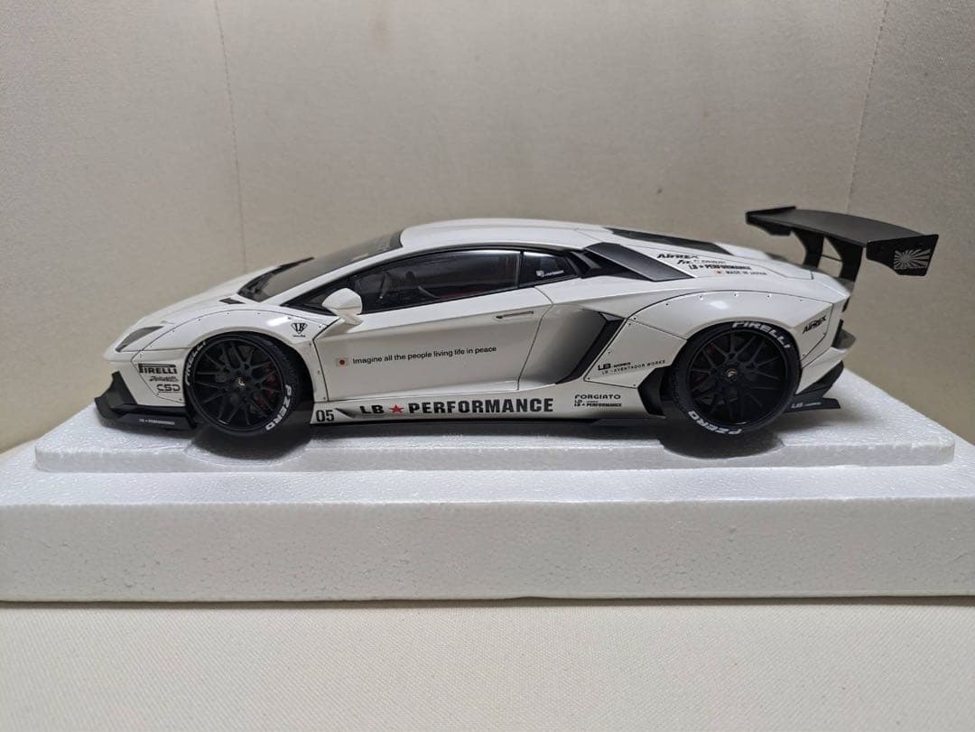 オートアート　アベンタドール　1/18